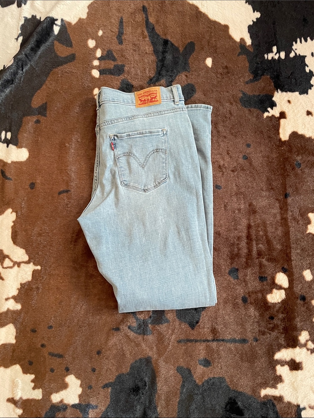 “Levi's” Women’s Light Blue Classic Bootcut Jeans!